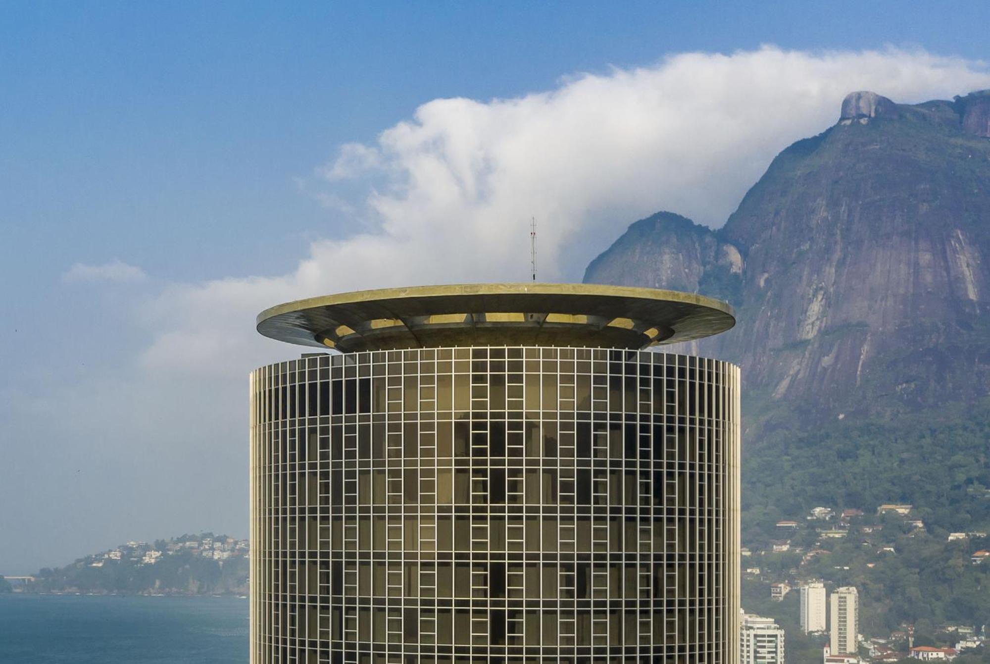 Hotel Nacional Rio De Janeiro - Oficial 외부 사진 The distinctive "saucer" top of the Niterói Contemporary Art Museum