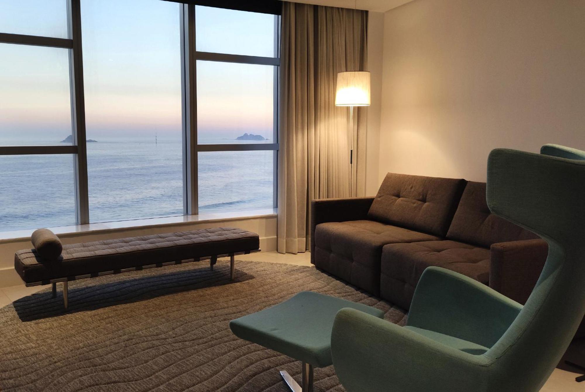 Hotel Nacional Rio De Janeiro - Oficial 외부 사진 A living room in a hotel suite